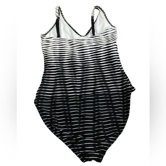 La Blanca black and white bathing suit -10 - Picture 2 of 10